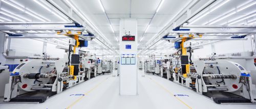 全球競(jìng)賽 超級(jí)電池工廠如何重塑能源與電子商務(wù)格局